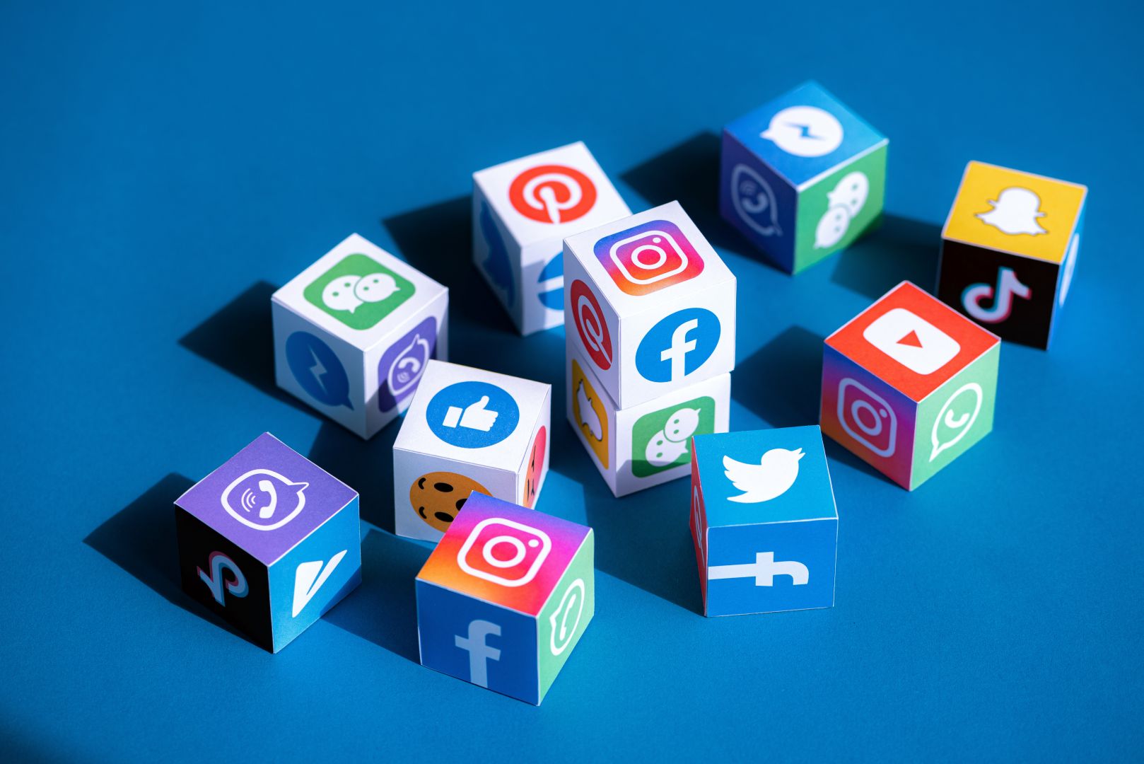 Comment Ont Evolue Les Reseaux Sociaux Avec Le Confinement Karine Mahieux Social Media Manager Coach En Strategies Numeriques Journal De L Agence